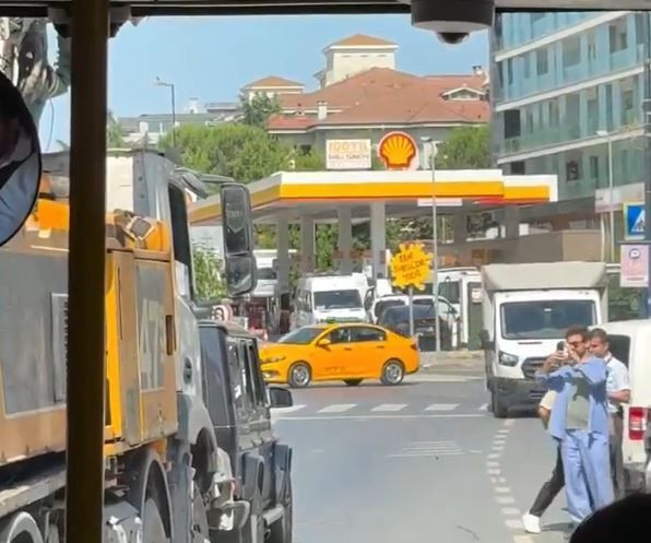Danilo Zanna trafik kazası geçirdi: Milyonluk cipine kamyon çarptı - Resim: 2