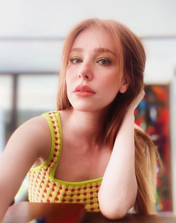 Elçin Sangu öyle bir poz verdi ki gören çıplak sandı! - Resim: 4