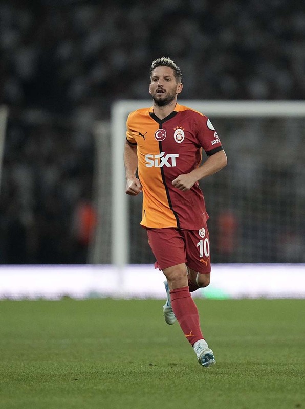 Okan Buruk’a söyledi! İlk o ayrılacak! Yıldız futbolcu sezon sonu gidiyor! Galatasaray kariyeri Mayıs ayında bitecek - Resim: 6