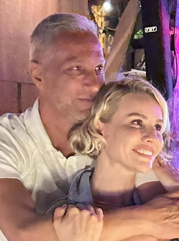 Esra Erol'dan romantik kutlama! Eşine olan aşkını haykırdı - Resim: 3