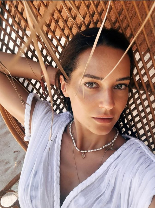 Sedef Avcı tekne tatilinden paylaştı! Bikinili pozlarıyla mest etti, kusursuz fiziği dikkat çekti - Resim: 1