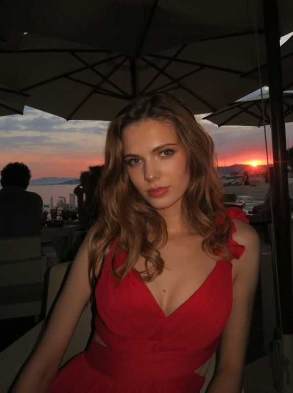 Milli futbolcu Berke Özer'in yeni aşkı ortaya çıktı! Gönlünü Fransız modele kaptırdı - Resim: 4