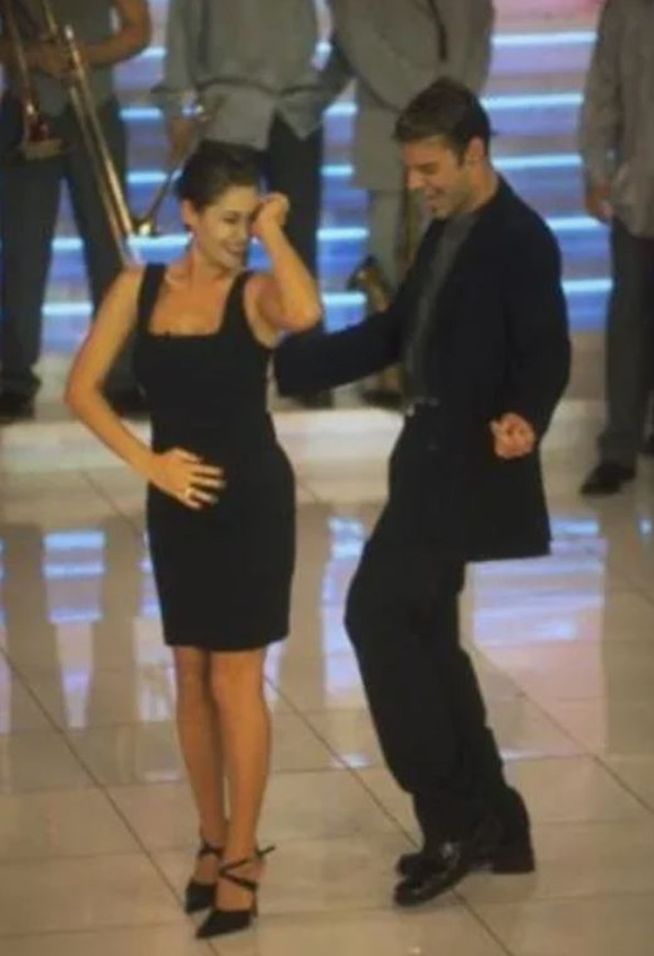 Hülya Avşar’dan Ricky Martin sorusuna olay yanıt: "Düşünsenize gidip tekrar onun poposunu ellediğimi" - Resim : 3