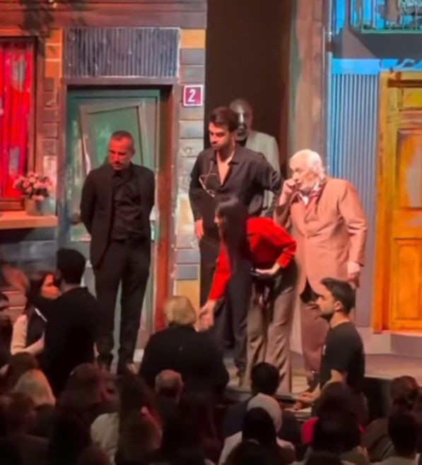 'Gırgıriye Müzikali'nde gergin anlar yaşamıştı! Müjdat Gezen hastaneden taburcu oldu, soluğu orada aldı! - Resim: 2