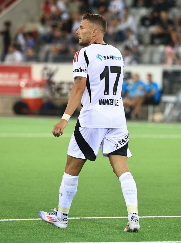 Beşiktaş’tan 10.5 milyon euroluk neşter! Yıldız futbolcunun bileti kesildi! Sezon sonunda yollar ayrılacak - Resim: 8