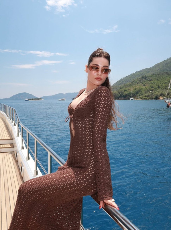 Simay Barlas'ın nefes kesen tatil pozları! Bikinili karelerini peş peşe paylaştı, kusursuz fiziği yürek hoplattı - Resim: 5