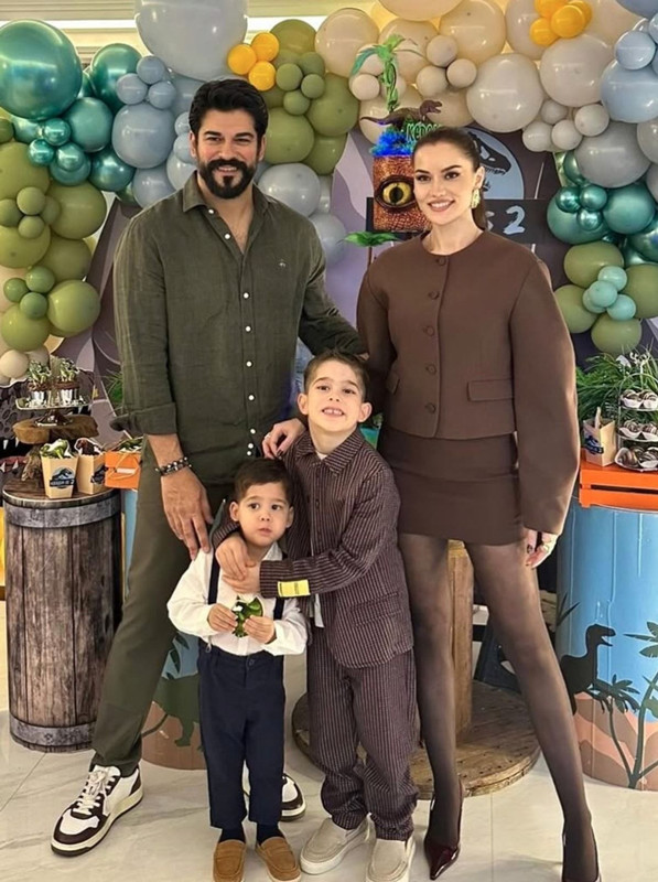 Burak Özçivit ile Fahriye Evcen boşanıyor mu? Instagram hamlesi kafaları karıştırdı - Resim: 2
