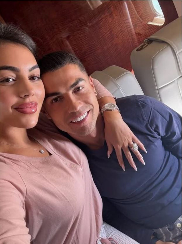 Georgina Rodriguez Venedik'te devasa nişan yüzüğüyle gösteriş yaptı! - Resim: 1