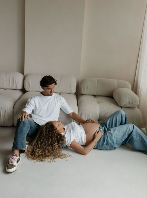 Milli futbolcu Ferdi Kadıoğlu'nun babalık heyecanı! Doğum öncesi kamera karşısına geçtiler - Resim: 6