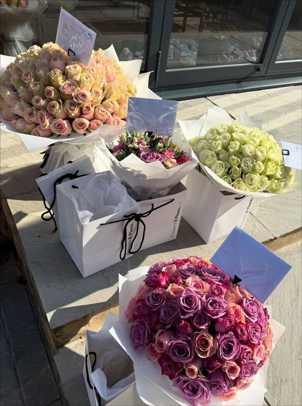 Milli futbolcu Ferdi Kadıoğlu'ndan romantik doğum günü sürprizi! "Bebeğimizi taşıdığın her gün için bir gül" - Resim: 6