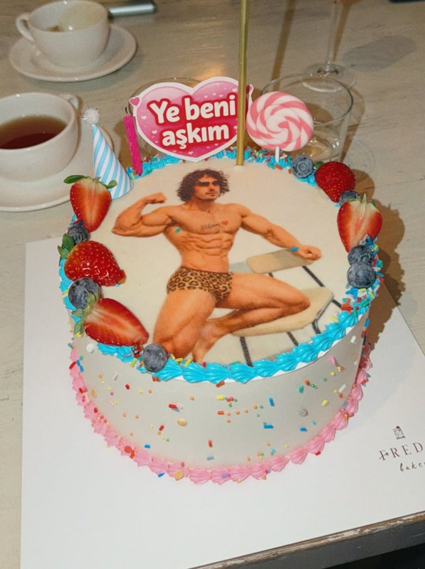 Nilperi Şahinkaya 37 yaşına girdi! Sevgilisinin hazırlattığı pasta olay yarattı - Resim: 5