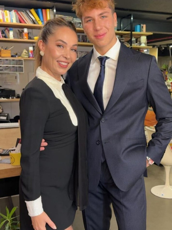 Barış Falay ile Esra Ronabar'ın oğulları Mavi Rüzgar, 17 yaşına girdi! Son halini görenler aynı yorumu yaptı! "Babasının kopyası" - Resim: 5