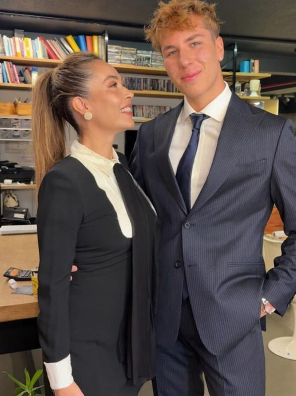 Barış Falay ile Esra Ronabar'ın oğulları Mavi Rüzgar, 17 yaşına girdi! Son halini görenler aynı yorumu yaptı! "Babasının kopyası" - Resim: 6