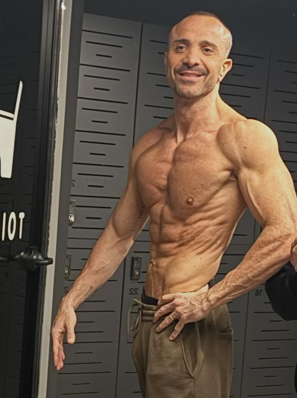 Demet Akalın, eşinin kaslı fotoğrafını görünce çileden çıktı! "Sen bir eve gel!" - Resim: 2