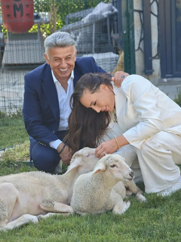 Asena, "Ağabeyim" dediği iş insanıyla aşkını ilan etti: O görüntüler sosyal medyada gündem yarattı - Resim: 5