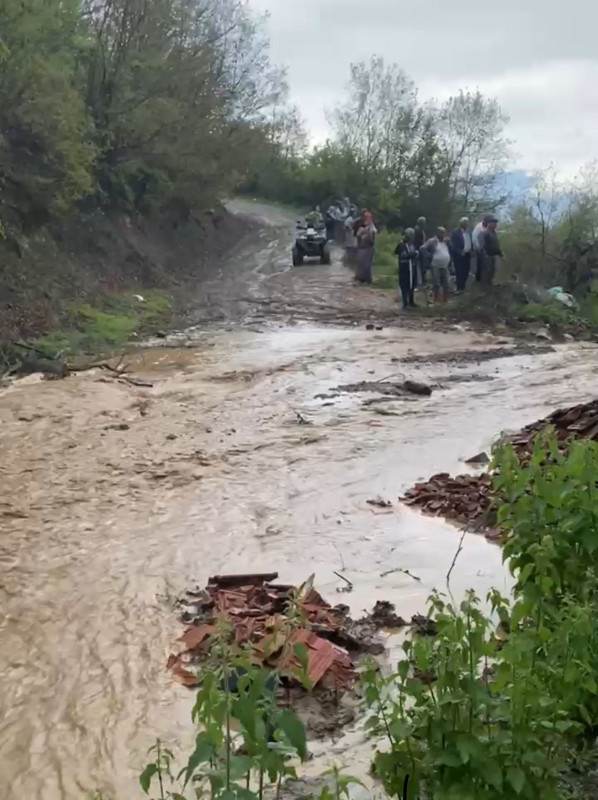 Tokat'ta 200'lerce koyunu ile birlikte doğaya çıkan çoban bir anda korkunç bir ses duydu! Ardından 25 koyuna bakınca dehşeti gördü - Resim: 1