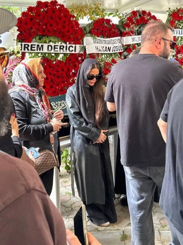Ablasının vefatıyla yıkılmıştı! Simge Sağın'dan yürek yakan paylaşım geldi - Resim: 2