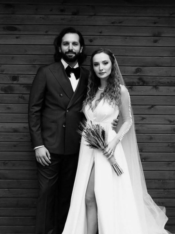 Anne olacağını Cannes'da duyurmuştu! Başak Gümülcinelioğlu'ndan karnı burnunda poz geldi - Resim: 1