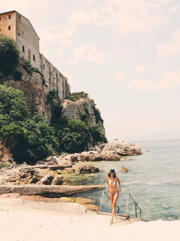 Cesur ilişki sahneleriyle gündemdeydi! Hande Erçel'den nefes kesen tatil paylaşımı geldi! Bikinili pozlarıyla ortalığı yaktı geçti - Resim: 5