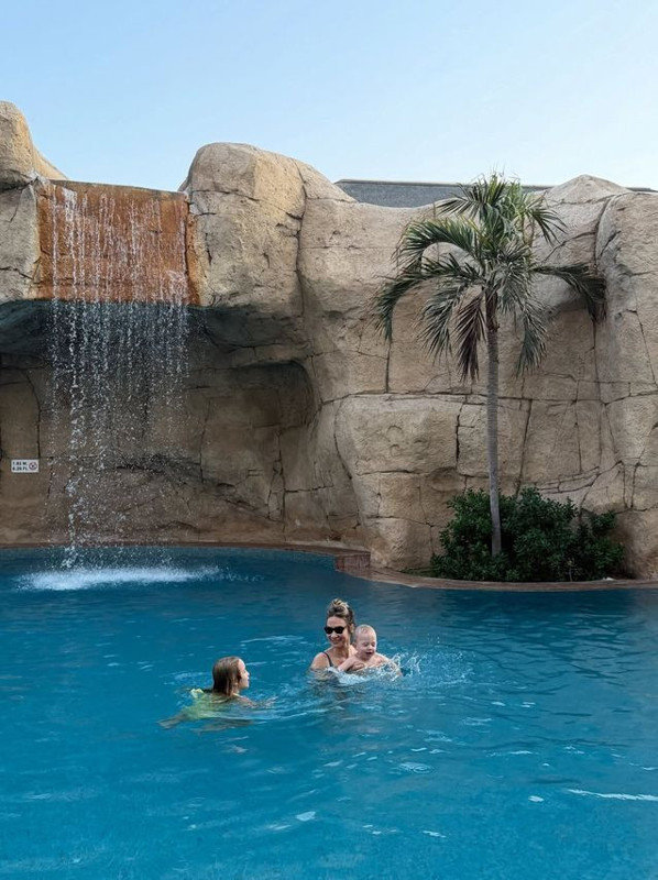 Müge Boz ve Caner Erdeniz'in yeni tatil rotası belli oldu! Sosyal medya hesabından mutlu aile pozlarını paylaştı - Resim: 3