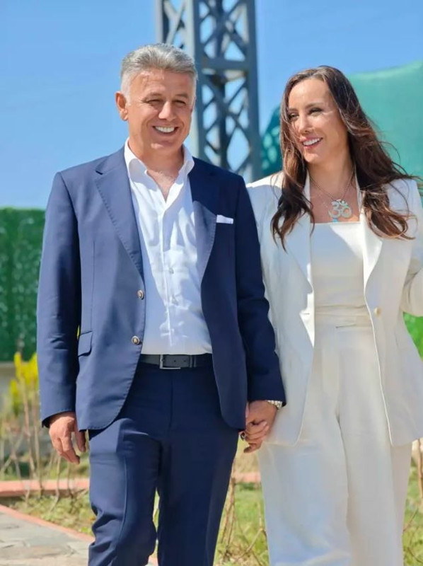Asena, "Ağabeyim" dediği iş insanıyla aşkını ilan etti: O görüntüler sosyal medyada gündem yarattı - Resim: 7