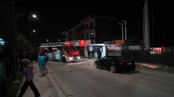 Sakarya'da kız yurdunda yangın paniği! - Resim : 2