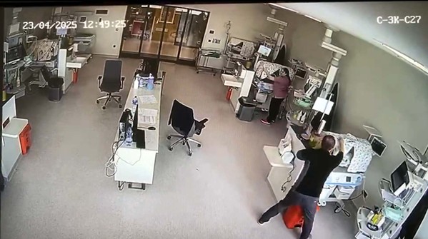 Bakanlık paylaştı! Onlar depremin kahramanları! Bebeklerin başından bir an ayrılmadılar! - Resim : 1