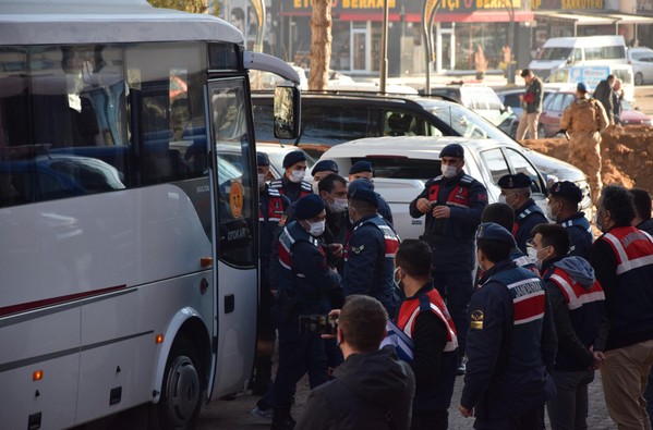 Ele geçirdikleri sosyal medya hesaplarıyla 5 milyon liralık vurgun yaptılar - Resim : 1