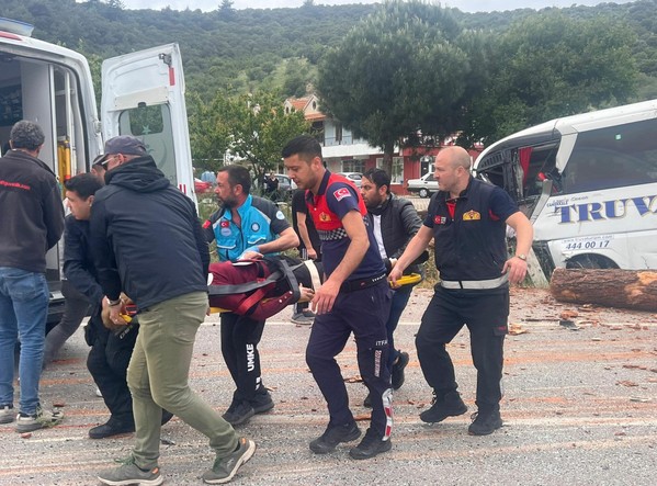 Çanakkale'de zincirleme kaza: 8 ölü, 20 kişi yaralandı! - Resim : 2