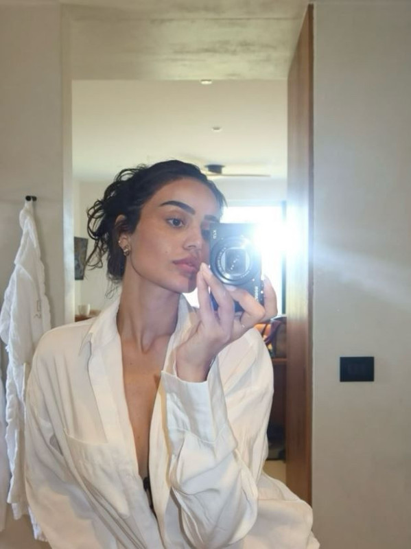 Elif Buse Doğan'dan iddialı plaj paylaşımı! Kahverengi bikinisiyle pozlar verdi, o hali sosyal medyayı salladı - Resim: 2