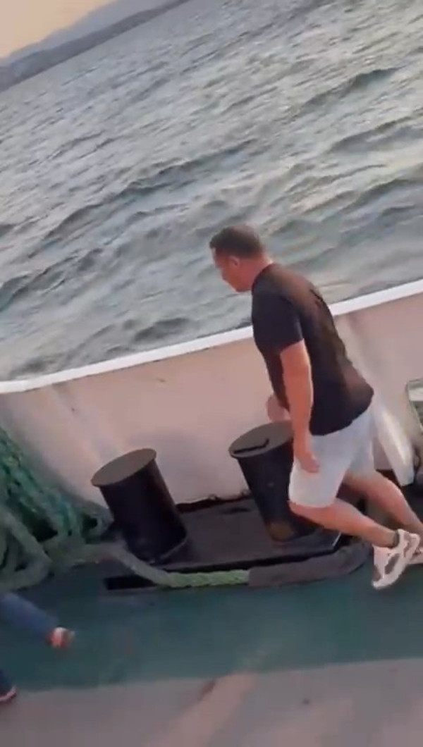 Kadın yolcu feribottan atladı! O anlar kamerada - Resim : 2