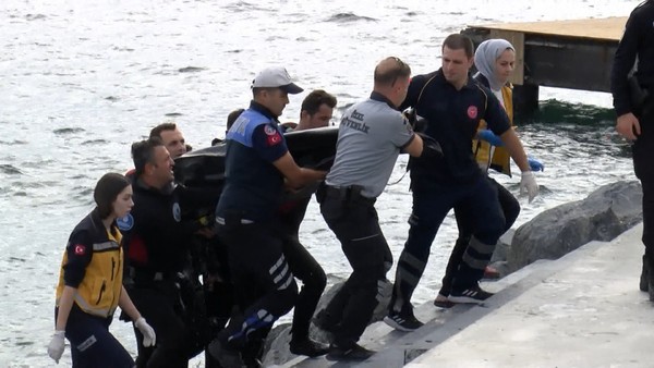 İstanbul'da denize giren çocuk boğuldu! Annesi sinir krizi geçirdi - Resim : 1