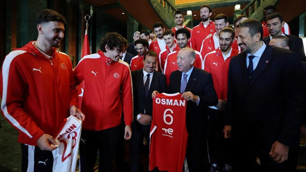 Cumhurbaşkanı Erdoğan, 12 Dev Adam'ı kabul etti - Resim : 2