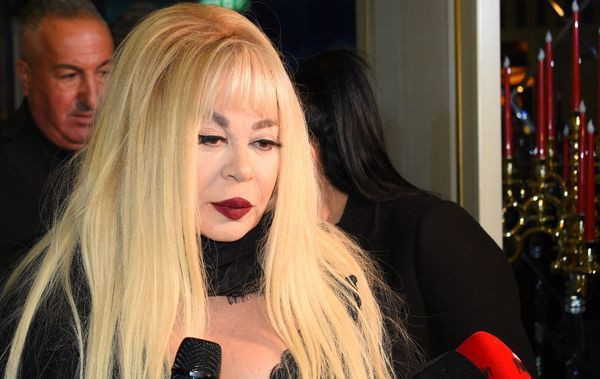 Sağlık sorunlarıyla mücadele ediyordu! Zerrin Özer'in son hali yürek burktu: Desteksiz yürüyemiyor! - Resim: 5