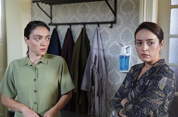 Ablası gibi! Merve Dizdar'ın annesi güzelliğiyle hayran bıraktı - Resim: 2