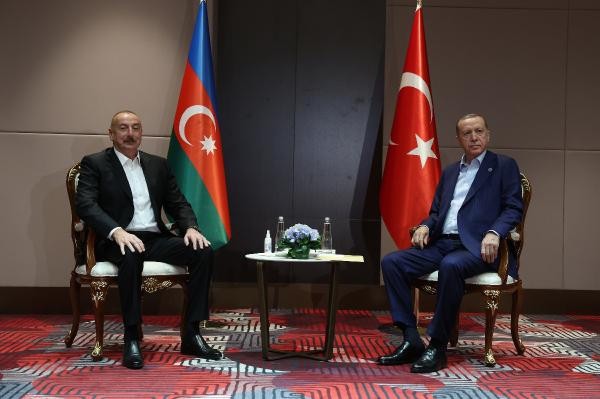 Cumhurbaşkanı Erdoğan, Azerbaycan Cumhurbaşkanı İlham Aliyev ile görüştü - Resim : 1