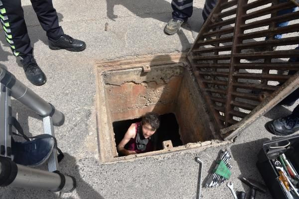 O mahalleye kanalizasyondan girmeye kalktı - Resim: 4