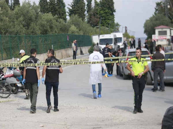 Adliye önünde silahlı saldırı: Ölü ve yaralı var - Resim : 1