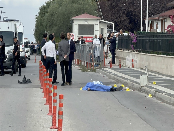 Adliye önünde silahlı saldırı: Ölü ve yaralı var - Resim : 2