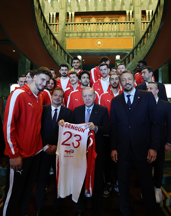 Cumhurbaşkanı Erdoğan, 12 Dev Adam'ı kabul etti - Resim : 1