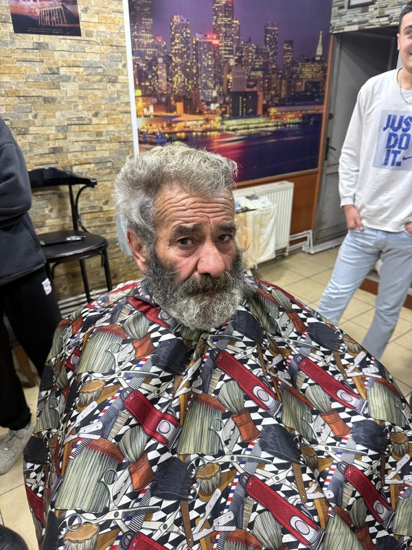 Herkes onu 'Evsiz' sanıyordu! Çöp yığınıyla dolu evini görenler hayrete düştü - Resim: 5