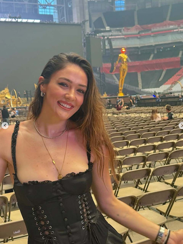 Zehra Güneş tatil pozlarıyla akılları baştan aldı! Güzelliği mest etti: “Gerçek olamayacak kadar güzel, bakılamayacak kadar narin” - Resim: 5