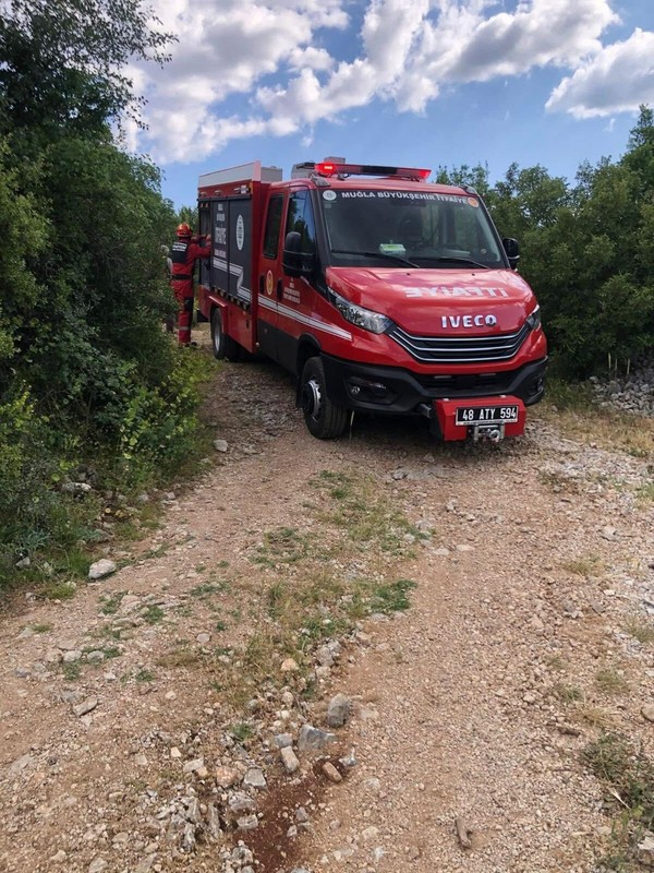 Muğla'da 100 metrelik su kuyusundan gelen acı acı bağırış seslerinin ardından resmi ekipler 100 metrelik kuyuya inince dipte onunla karşılaştı - Resim: 2