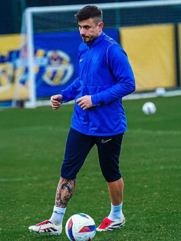 Eyüpspor'da forma giyen Dorukhan Toköz'ün adı aşk dedikodularına karışmıştı! Ünlü futbolcudan o iddialara fotoğraflı yanıt geldi - Resim: 1