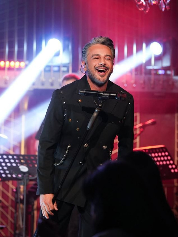 Aşk itirafı gelmişti! Emre Altuğ sır gibi sakladığı sevgilisini övmelere doyamadı - Resim: 3