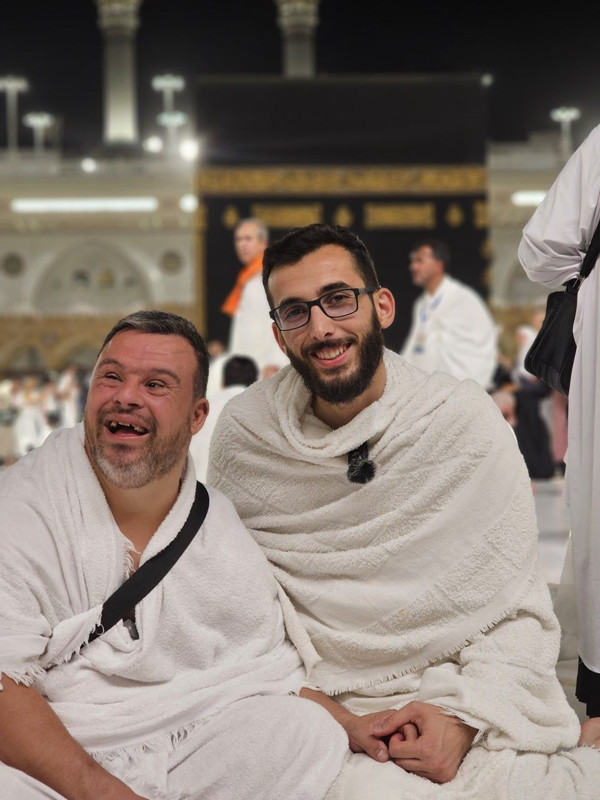 Adana’dan özel yolculuk: Down sendromlu Savaş Kabe’den herkesi duygulandırdı! Göz yaşları yüreklere dokundu - Resim: 3