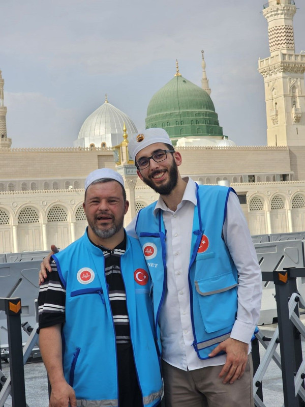 Adana’dan özel yolculuk: Down sendromlu Savaş Kabe’den herkesi duygulandırdı! Göz yaşları yüreklere dokundu - Resim: 2