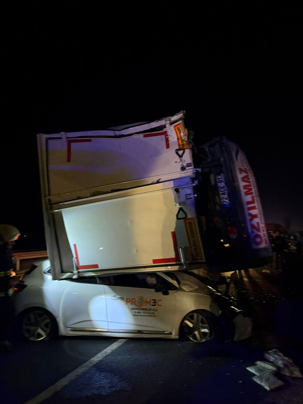 Diyarbakır’da katliam gibi kaza! 5 araç birbirine girdi: Çok sayıda ölü ve yaralı var - Resim: 2