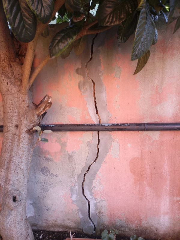 Beykoz'da panikleten görüntü! İki binanın duvarları ve zemini çatladı: Aileler tahliye edildi - Resim: 2