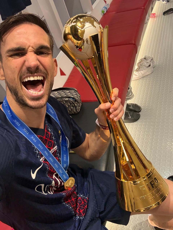 Galatasaray’dan yılın transfer bombası! 40 milyon euroluk dünya yıldızı Fenerbahçe yenilgisini unutturacak!  Taraftarlar havalimanına akın edecek - Resim: 17